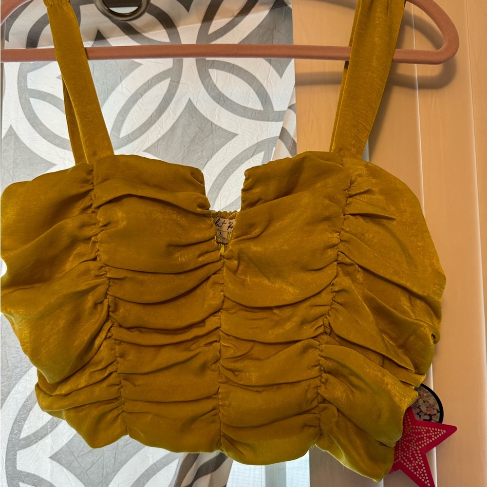 NWT rabbit rose women’s top.